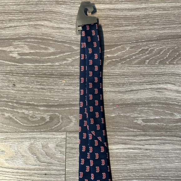 NWT Eagles Wind Boston Red Sox Print Silk Tie - Picture 8 of 8